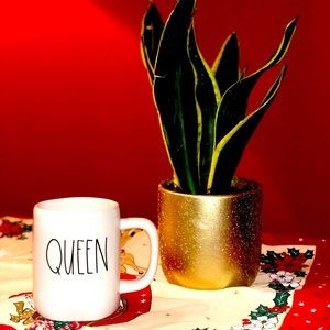Queen mug
